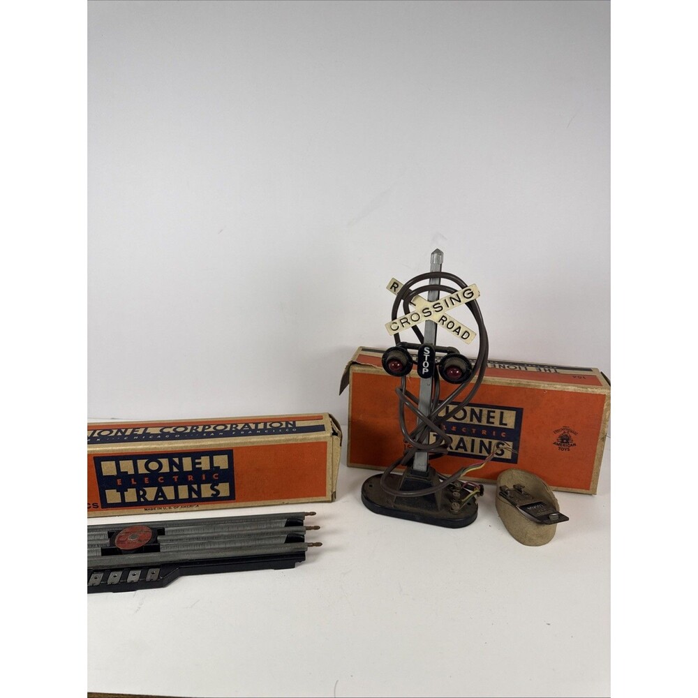 Lionel O Gauge No 154 Flashing Road Crossing Signal + Lionel RCS Track Only